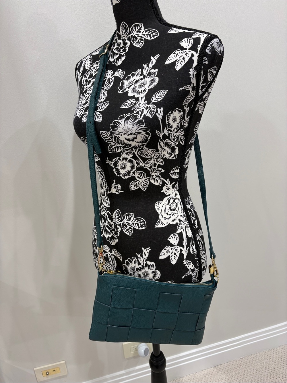 NWOT Stella Bianca green leather woven crossbody bag